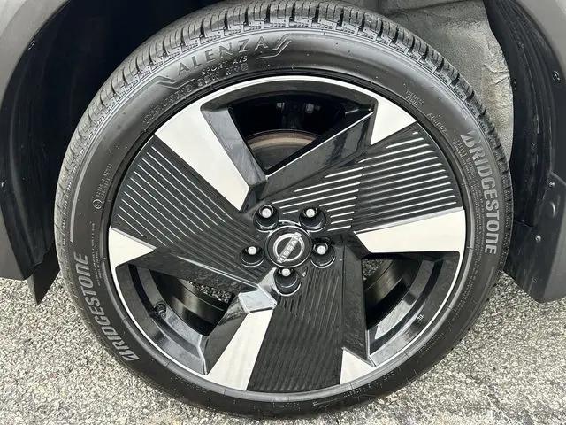 2025 Nissan Kicks SR FWD