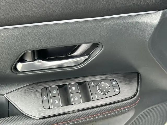2025 Nissan Kicks SR FWD