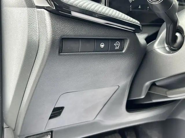 2025 Nissan Kicks SR FWD