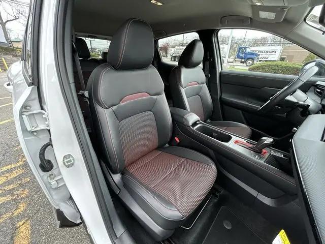 2025 Nissan Kicks SR FWD