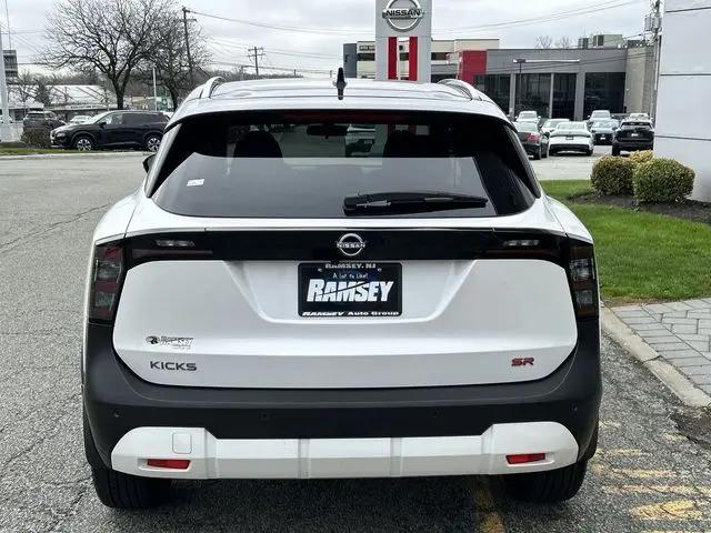 2025 Nissan Kicks SR FWD