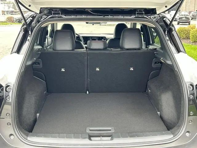 2025 Nissan Kicks SR FWD