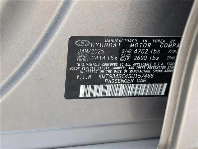 2025 Genesis G70 2.5T RWD