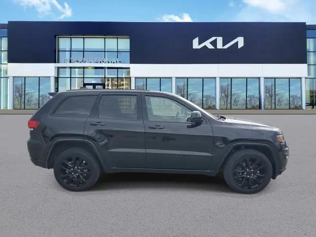 2022 Jeep Grand Cherokee Laredo X 4x4