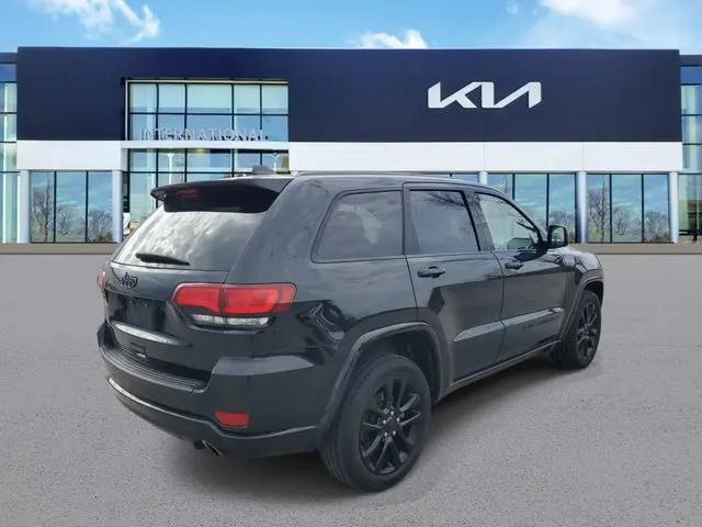 2022 Jeep Grand Cherokee Laredo X 4x4
