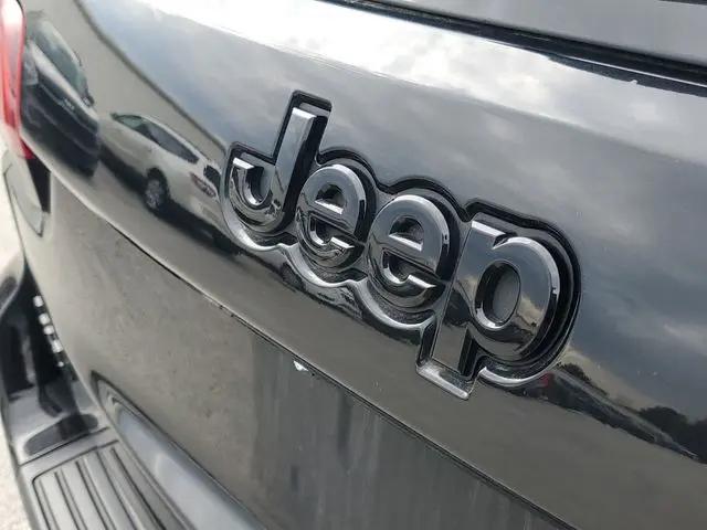 2022 Jeep Grand Cherokee Laredo X 4x4