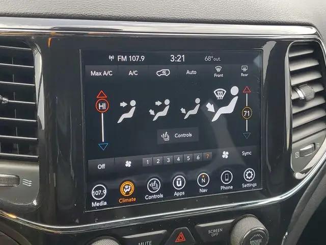 2022 Jeep Grand Cherokee Laredo X 4x4