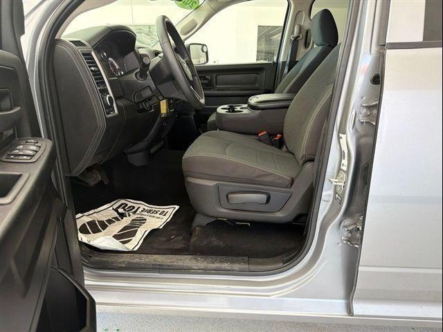 2024 Ram 1500 Classic Warlock Crew Cab 4x4 5'7" Box