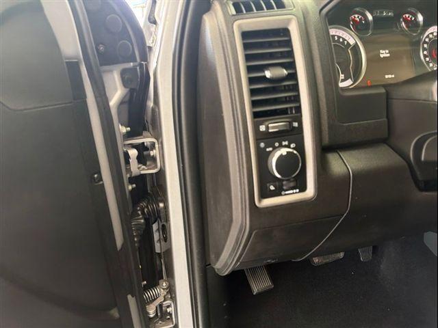 2024 Ram 1500 Classic Warlock Crew Cab 4x4 5'7" Box