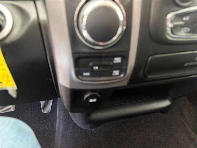 2024 Ram 1500 Classic Warlock Crew Cab 4x4 5'7" Box