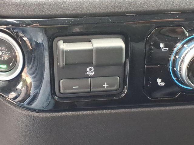 2025 GMC Sierra 1500 4WD Crew Cab Short Box SLT