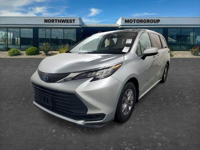 2021 Toyota Sienna LE