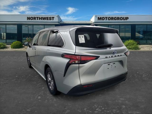 2021 Toyota Sienna LE