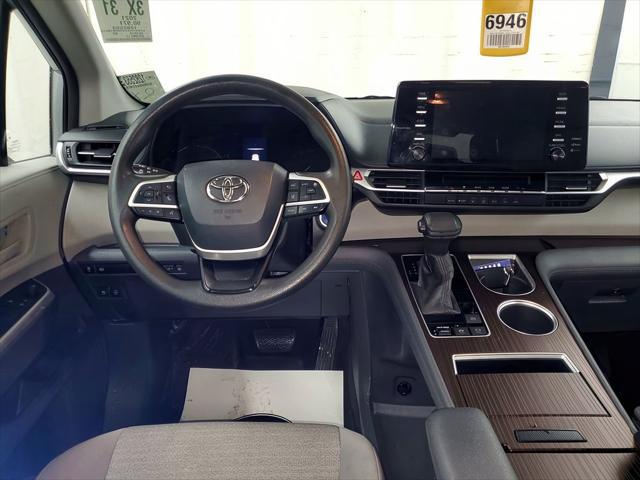 2021 Toyota Sienna LE