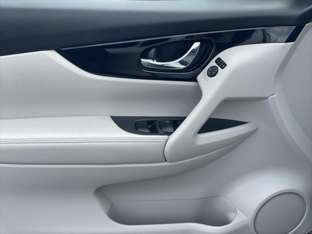 2022 Nissan Rogue Sport SL FWD Xtronic CVT
