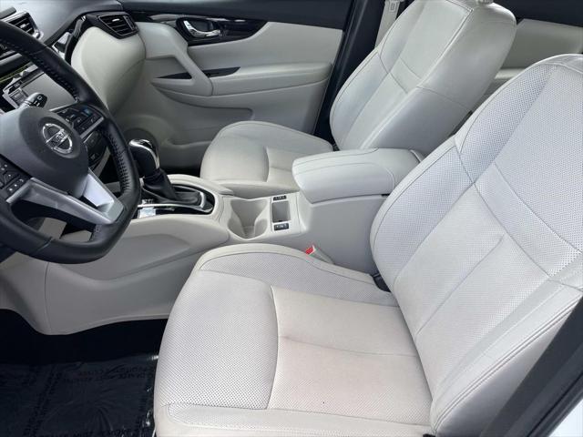 2022 Nissan Rogue Sport SL FWD Xtronic CVT