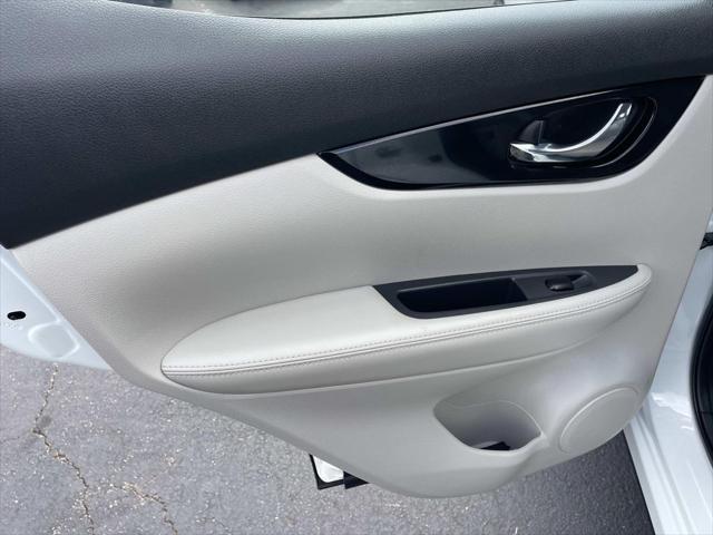 2022 Nissan Rogue Sport SL FWD Xtronic CVT