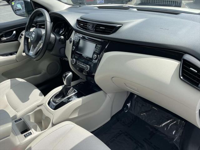 2022 Nissan Rogue Sport SL FWD Xtronic CVT