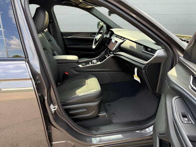 2026 Jeep Grand Cherokee L Altitude 4x2
