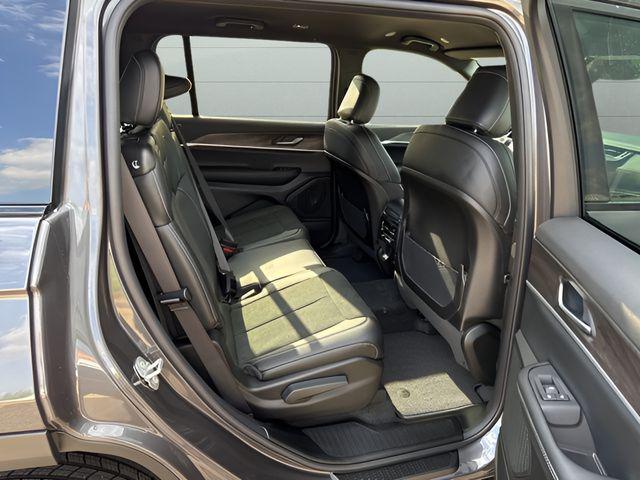 2026 Jeep Grand Cherokee L Altitude 4x2