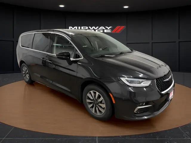 2024 Chrysler Pacifica Hybrid Select for sale in Chicago, IL