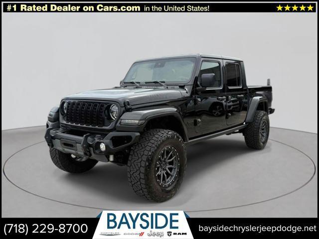 Black Clearcoat 2024 Jeep Gladiator Willys Crew Cab 4WD Pickup Truck Four-Wheel Drive Automatic