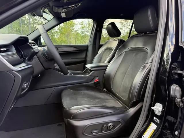 2025 Jeep Grand Cherokee Altitude 4x4