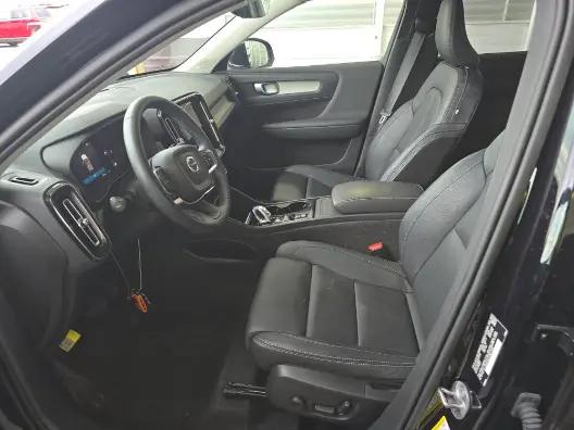 2024 Volvo XC40 B5 Plus Bright Theme