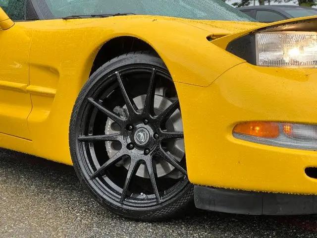 2004 Chevrolet Corvette Base