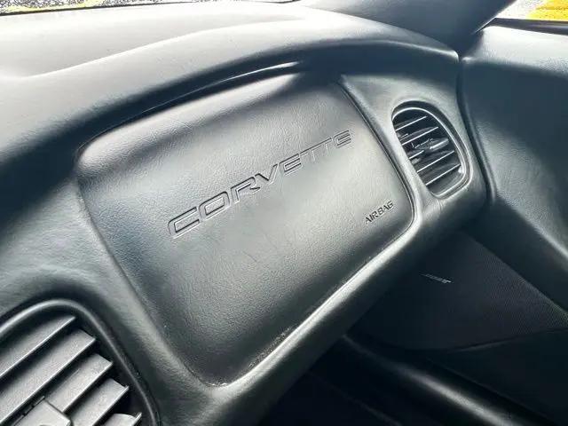 2004 Chevrolet Corvette Base