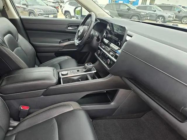 2022 Nissan Pathfinder SL 4WD