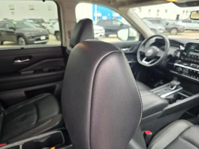 2022 Nissan Pathfinder SL 4WD