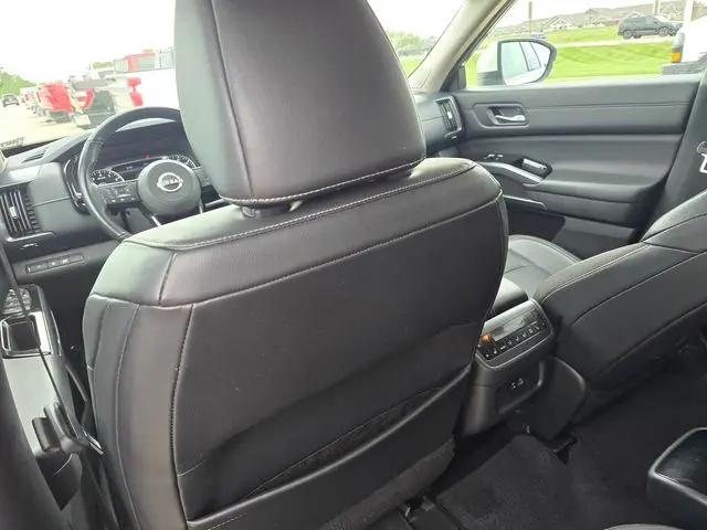 2022 Nissan Pathfinder SL 4WD