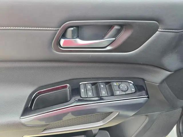 2022 Nissan Pathfinder SL 4WD