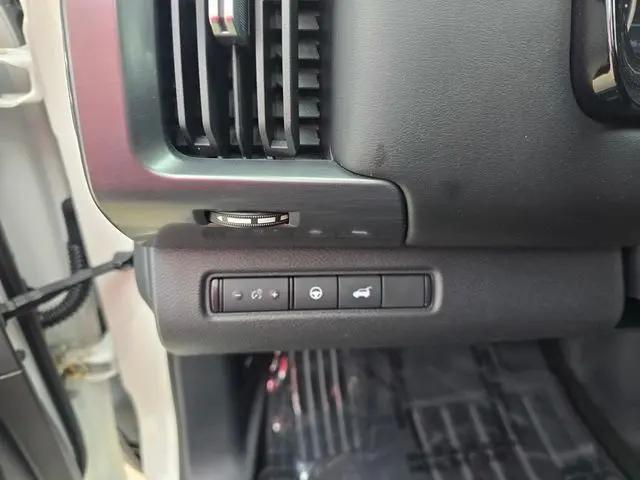 2022 Nissan Pathfinder SL 4WD
