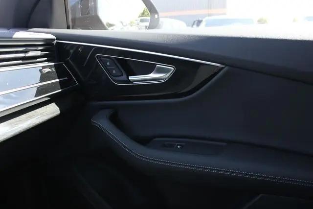 2026 Audi Q8 Premium Plus 55 TFSI quattro Tiptronic