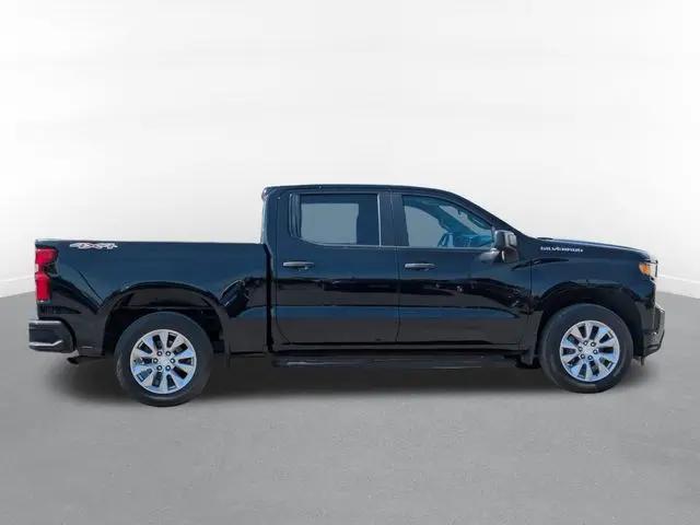 2022 Chevrolet Silverado 1500 4WD Crew Cab Short Bed Custom