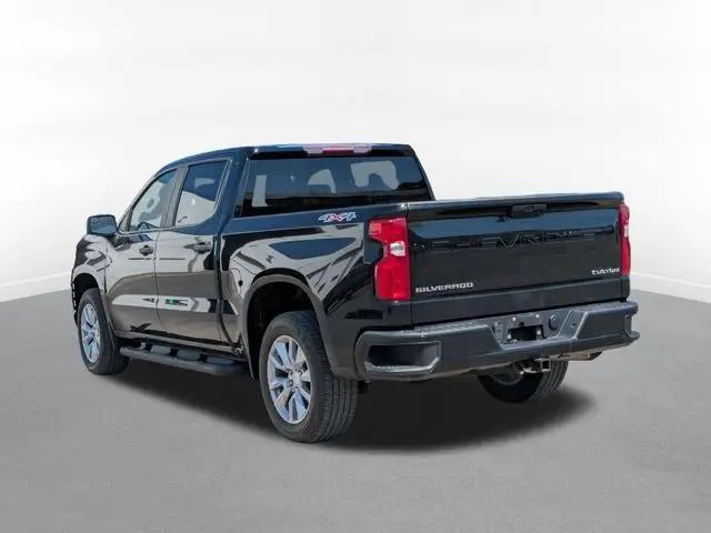 2022 Chevrolet Silverado 1500 4WD Crew Cab Short Bed Custom