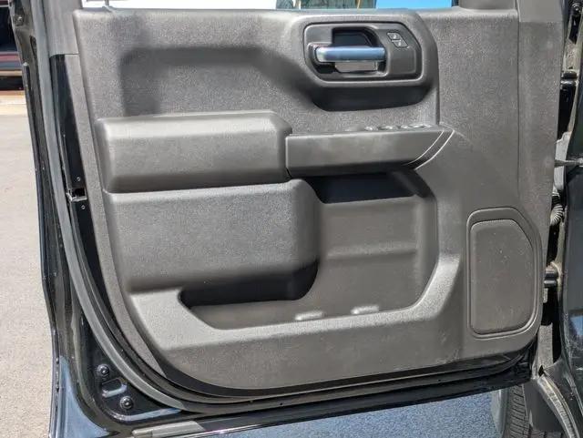 2022 Chevrolet Silverado 1500 4WD Crew Cab Short Bed Custom