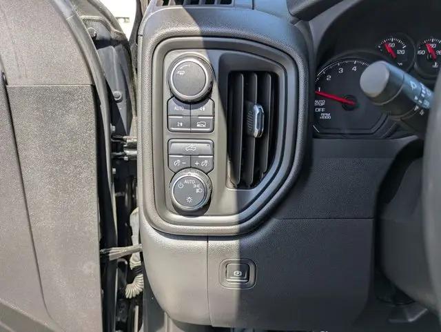 2022 Chevrolet Silverado 1500 4WD Crew Cab Short Bed Custom