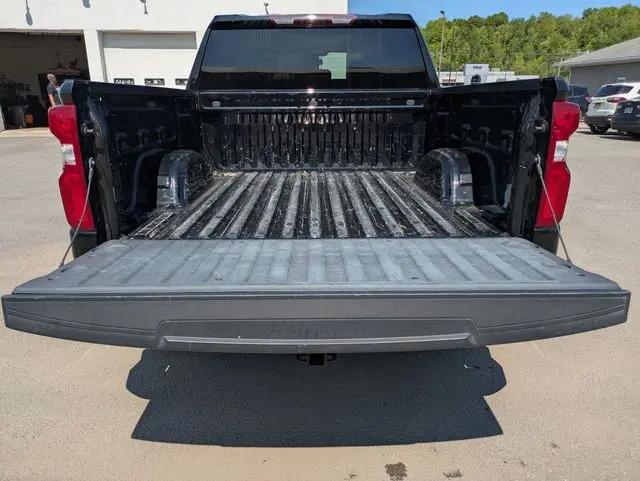 2022 Chevrolet Silverado 1500 4WD Crew Cab Short Bed Custom