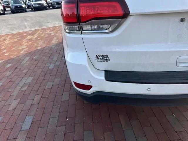 2022 Jeep Grand Cherokee Laredo E 4x2
