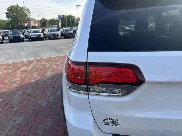 2022 Jeep Grand Cherokee Laredo E 4x2