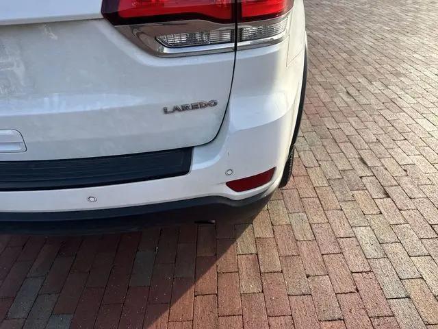 2022 Jeep Grand Cherokee Laredo E 4x2