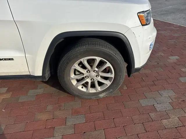 2022 Jeep Grand Cherokee Laredo E 4x2
