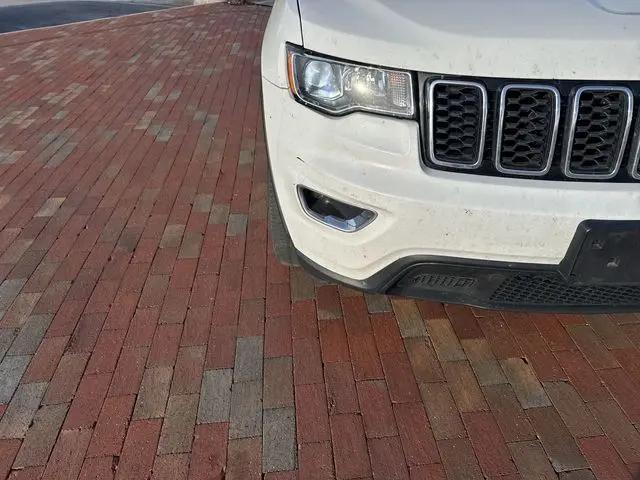2022 Jeep Grand Cherokee Laredo E 4x2
