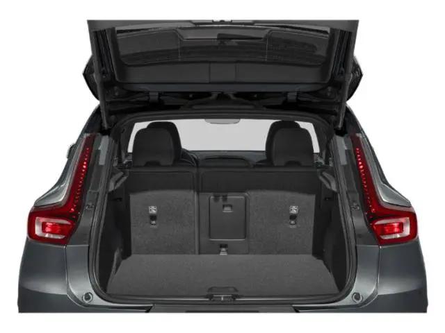 2026 Volvo XC40 Plus, B5 AWD Gas (mild hybrid), Dark