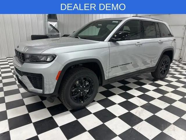 2026 Jeep Grand Cherokee Altitude 4x4 for sale in Rochester, MN