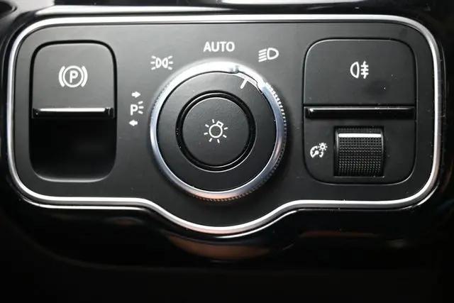2020 Mercedes-Benz A 220 A 220
