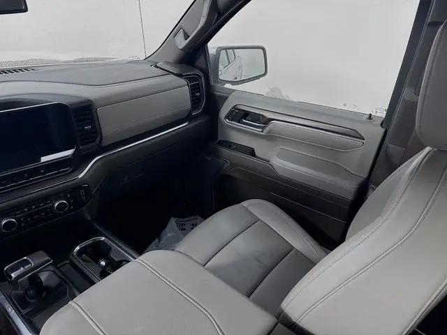 2024 GMC Sierra 1500 4WD Crew Cab Short Box SLT